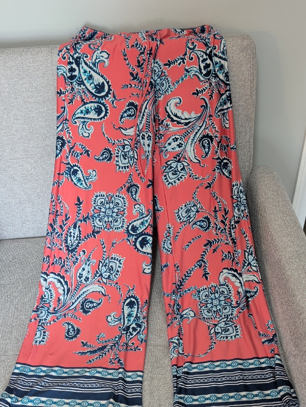 Women's Coral Paisley Wide-Leg Lounge Pants Small